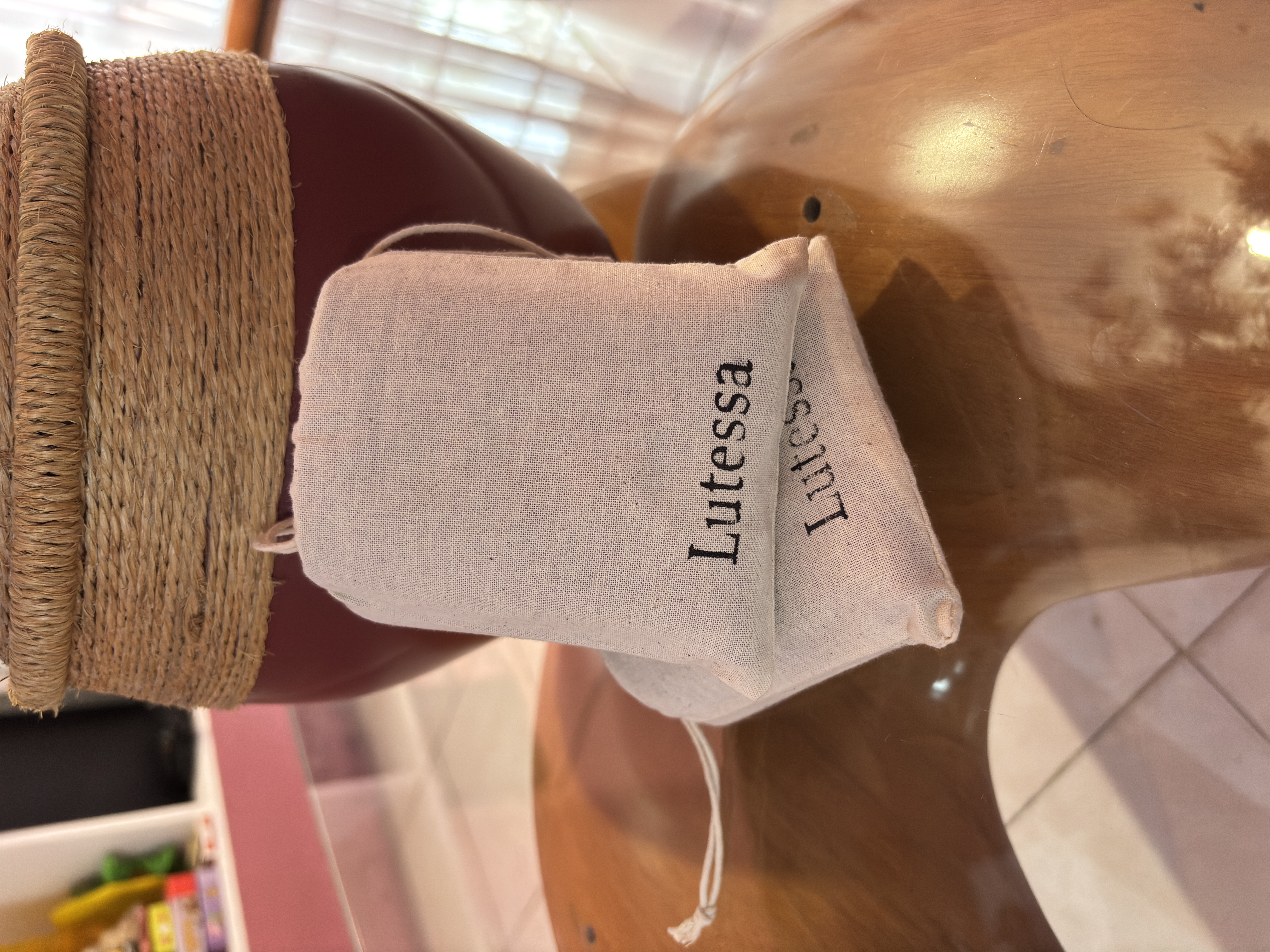 Lutessa Luxury Leather Playing Card Carrier (Camel) - Imagen 5