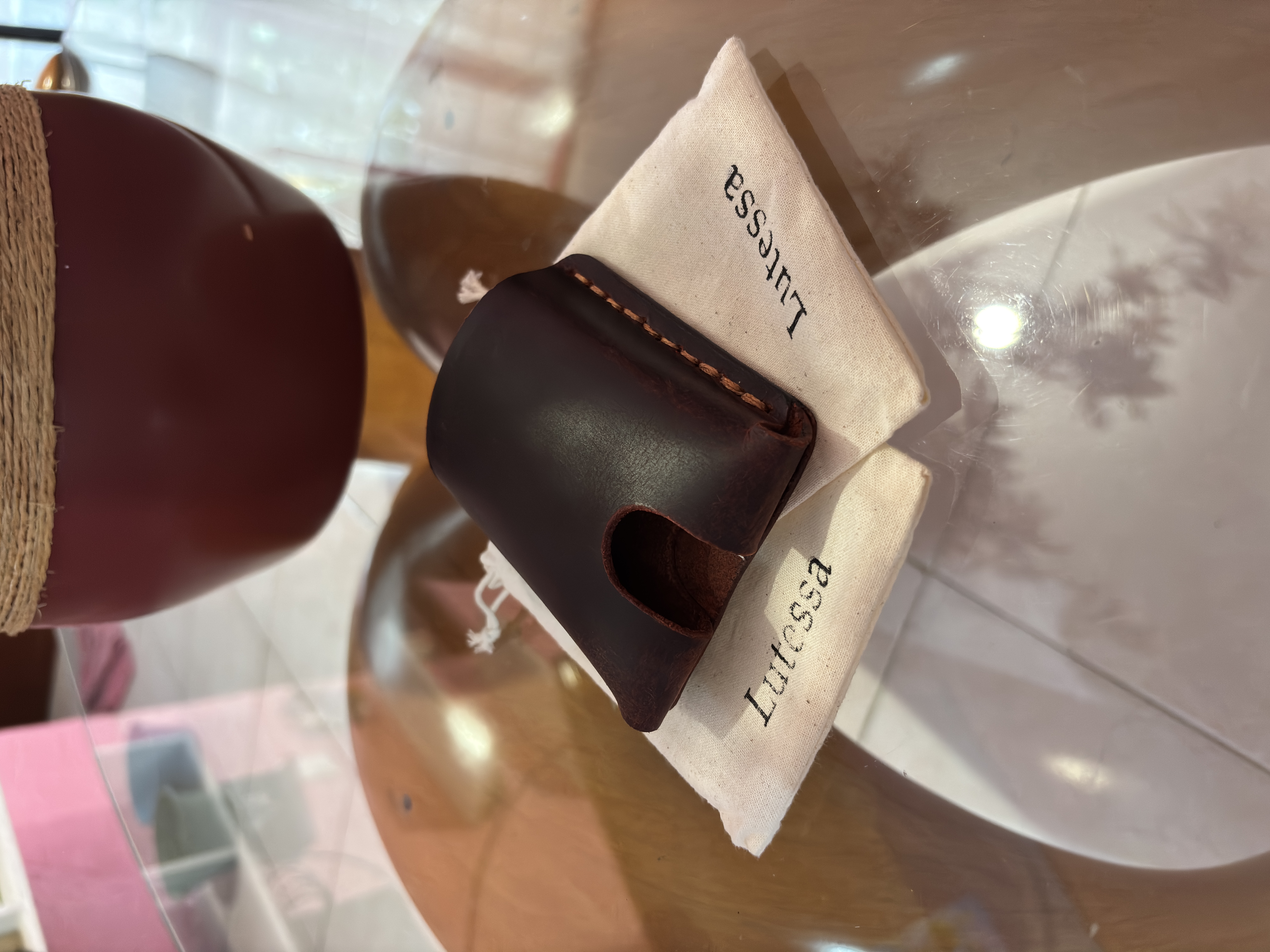 Lutessa Luxury Leather Playing Card Carrier (Wine) - Imagen 4