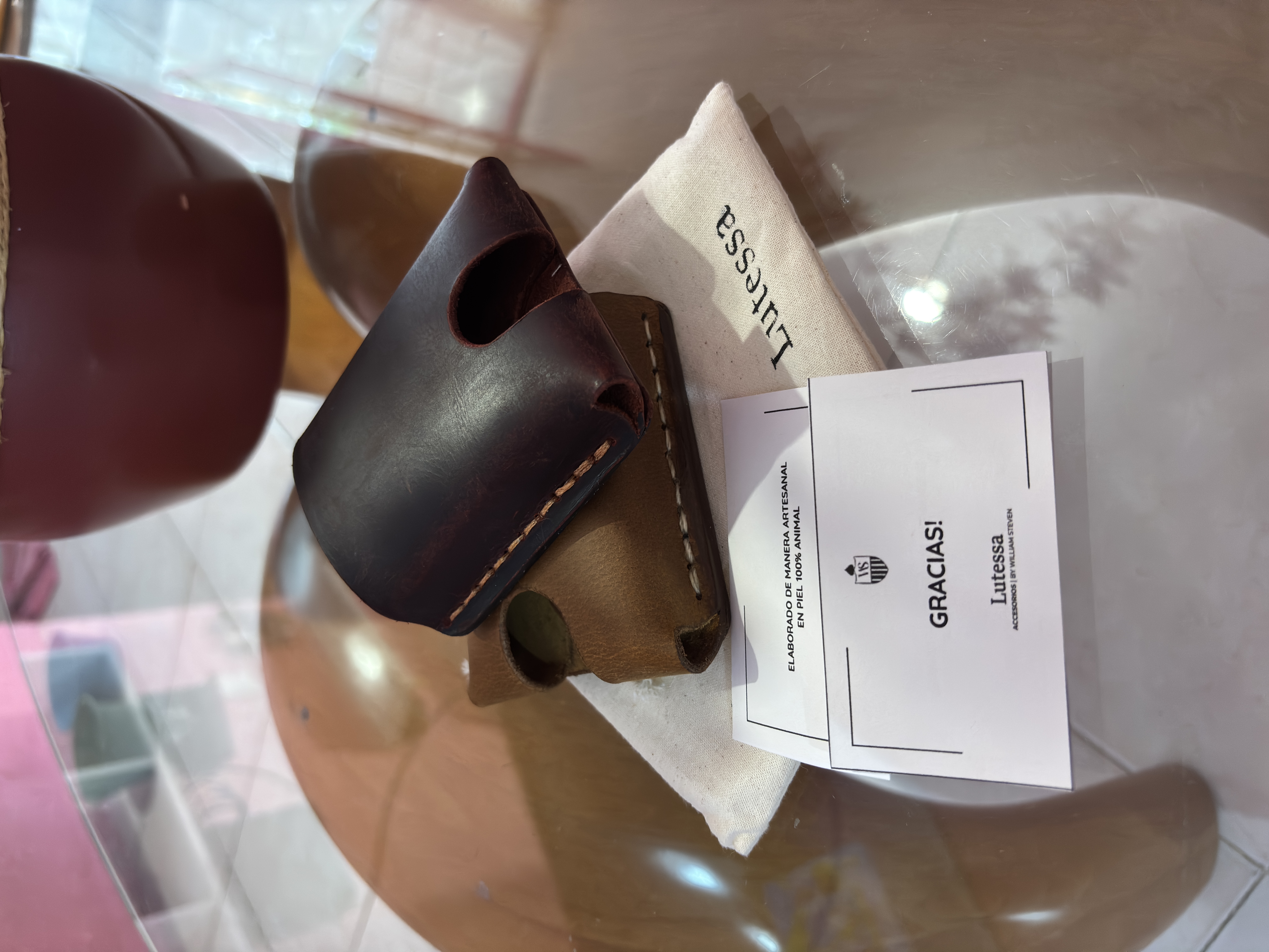 Lutessa Luxury Leather Playing Card Carrier (Camel) - Imagen 3